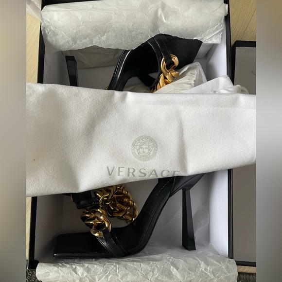 Versace MEDUSA CHAIN HIGH HEEL SANDALS, size 9 - Picture 5 of 6